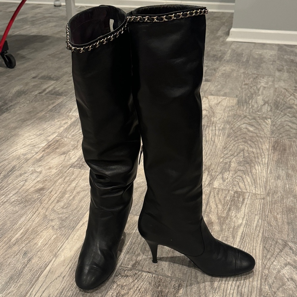 CHANEL Black Leather Heeled Boots with Chain Accent